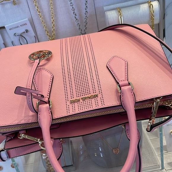 MICHAEL KORS
Sheila Medium CZ Faux Saffiano Leather Satchel Crossbody 
NWT - Picture 10 of 16